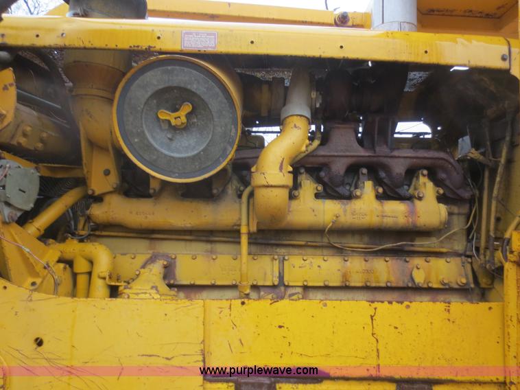 image for item F8168 Caterpillar D8H dozer