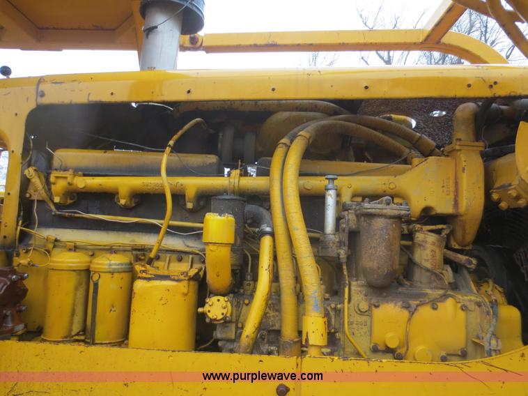 image for item F8168 Caterpillar D8H dozer