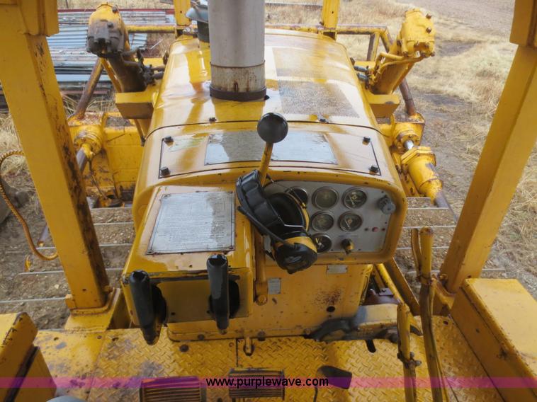 image for item F8168 Caterpillar D8H dozer