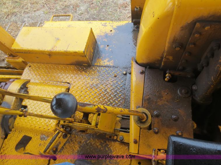 image for item F8168 Caterpillar D8H dozer
