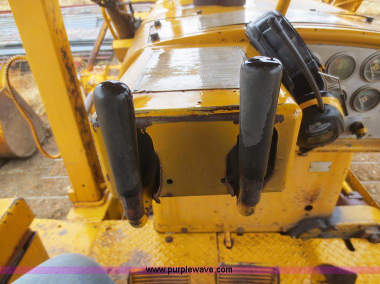 image for item F8168 Caterpillar D8H dozer