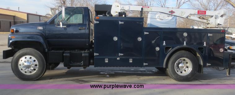 image for item F8172 1999 GMC C7500 service truck
