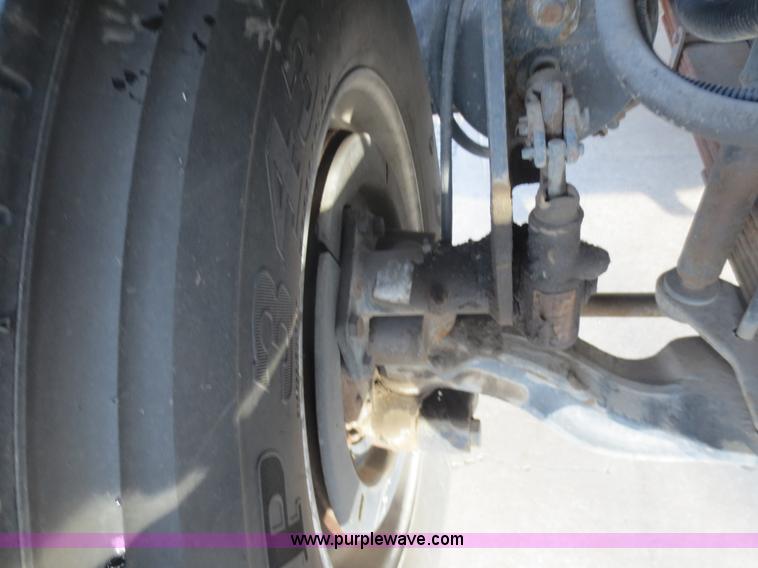 image for item F8172 1999 GMC C7500 service truck