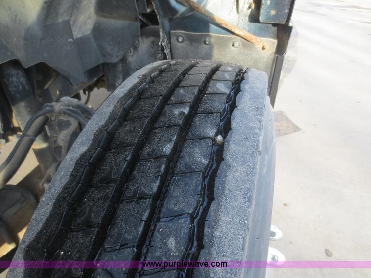 image for item F8172 1999 GMC C7500 service truck