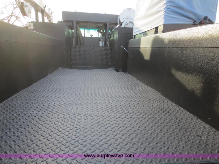 image for item F8172 1999 GMC C7500 service truck