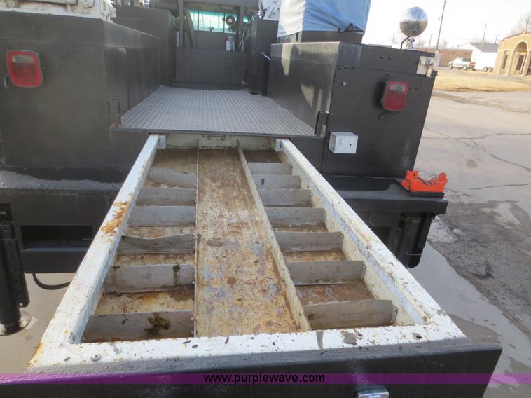 image for item F8172 1999 GMC C7500 service truck