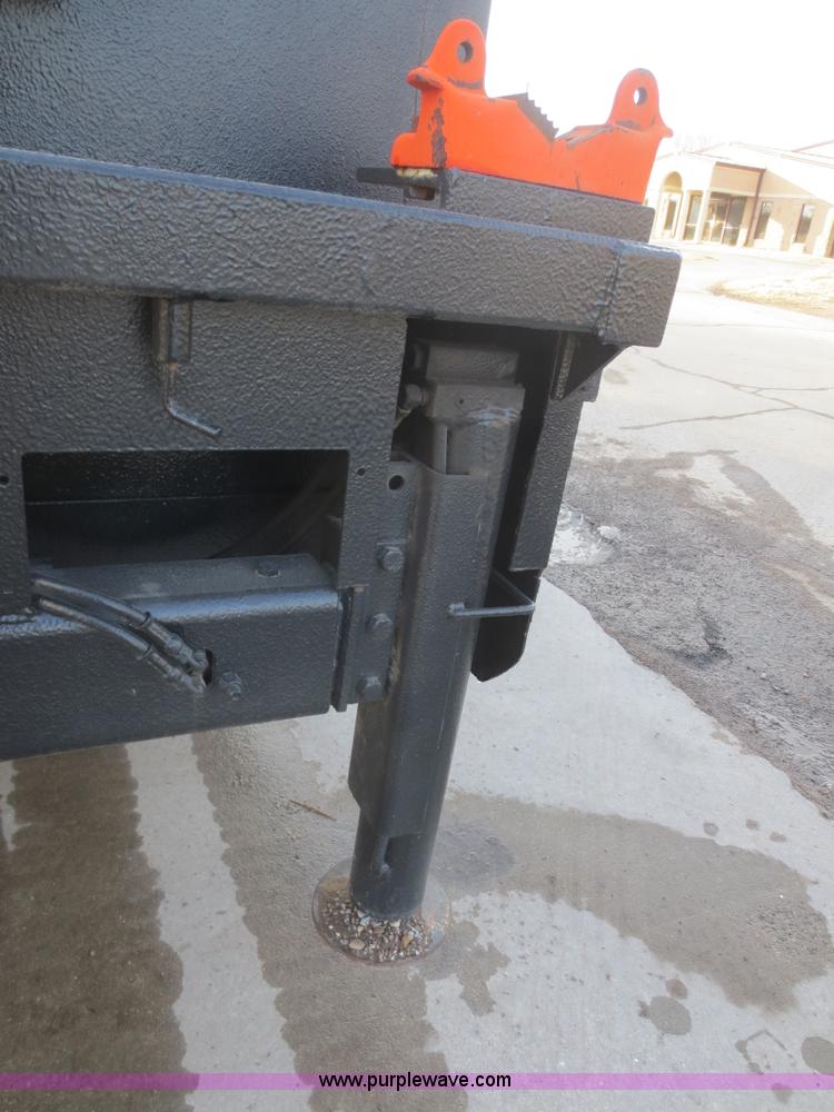 image for item F8172 1999 GMC C7500 service truck