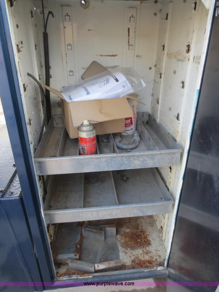 image for item F8172 1999 GMC C7500 service truck