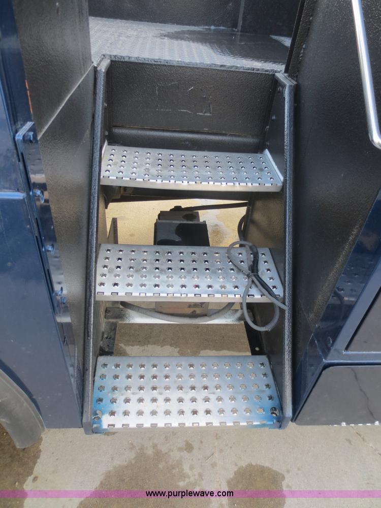 image for item F8172 1999 GMC C7500 service truck