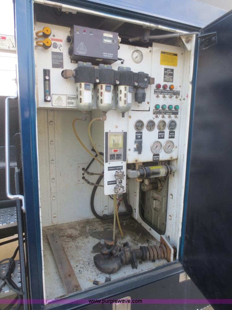 image for item F8172 1999 GMC C7500 service truck