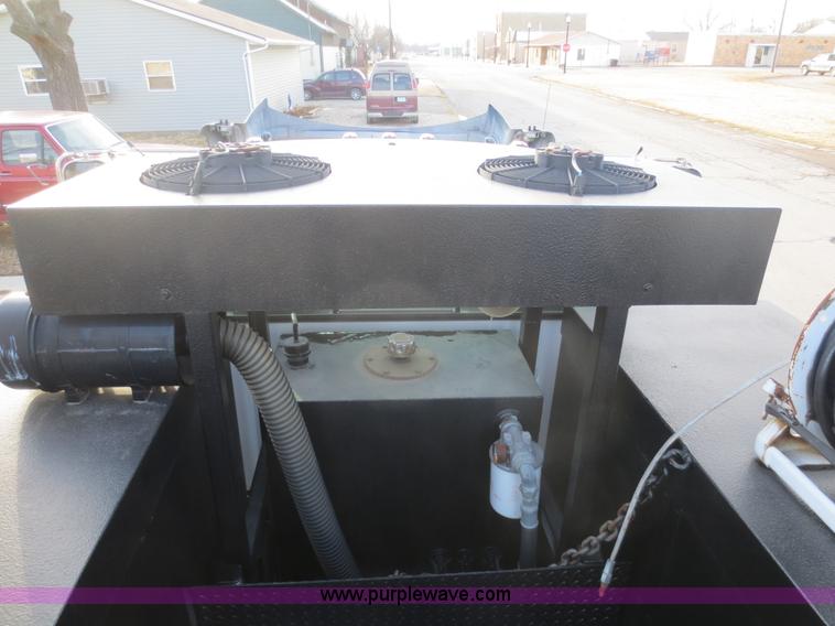 image for item F8172 1999 GMC C7500 service truck