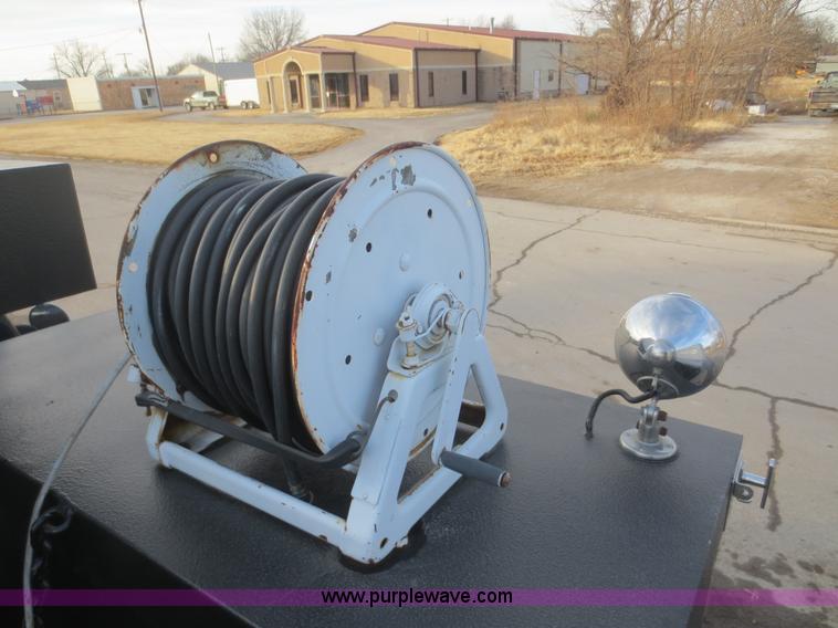 image for item F8172 1999 GMC C7500 service truck