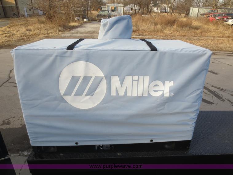 image for item F8172 1999 GMC C7500 service truck