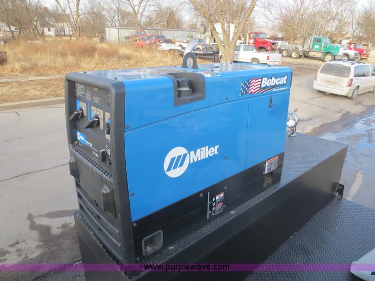 image for item F8172 1999 GMC C7500 service truck