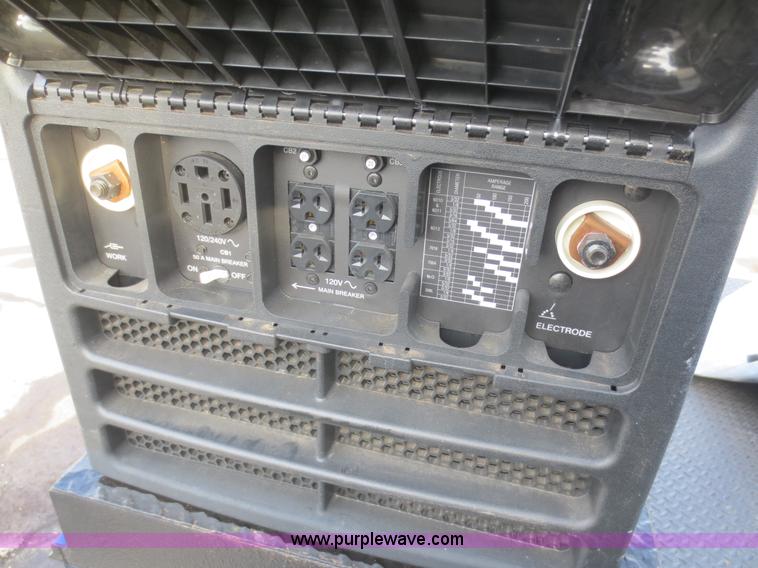 image for item F8172 1999 GMC C7500 service truck