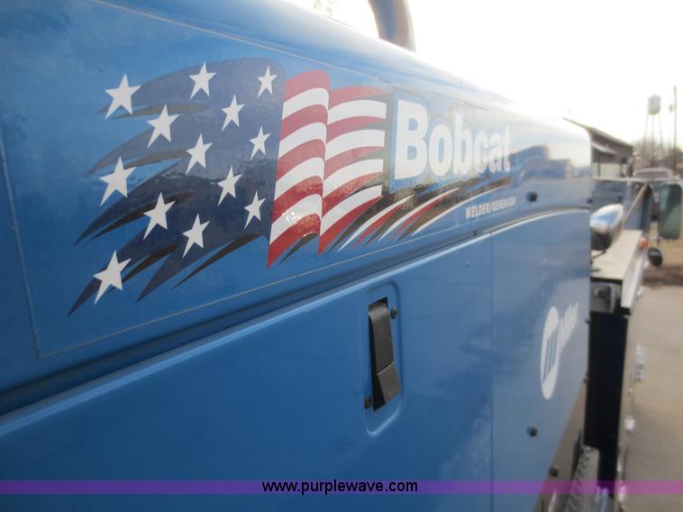 image for item F8172 1999 GMC C7500 service truck