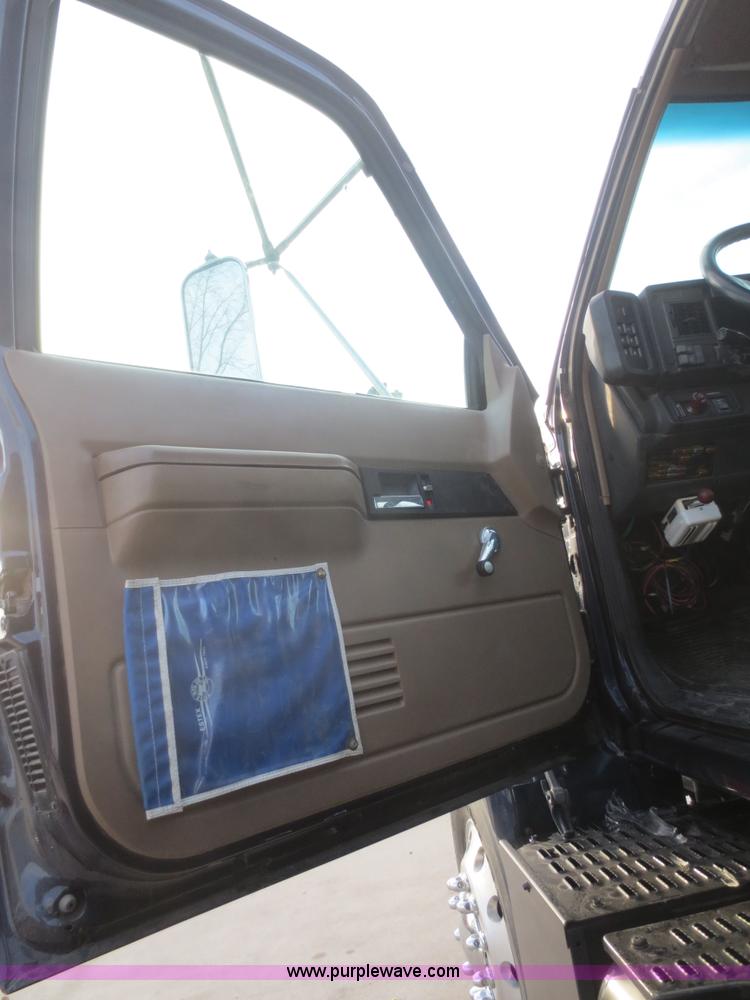 image for item F8172 1999 GMC C7500 service truck