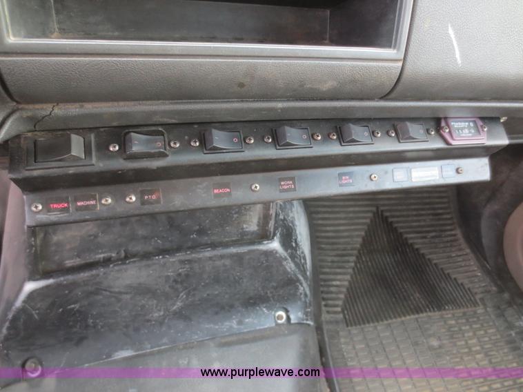 image for item F8172 1999 GMC C7500 service truck