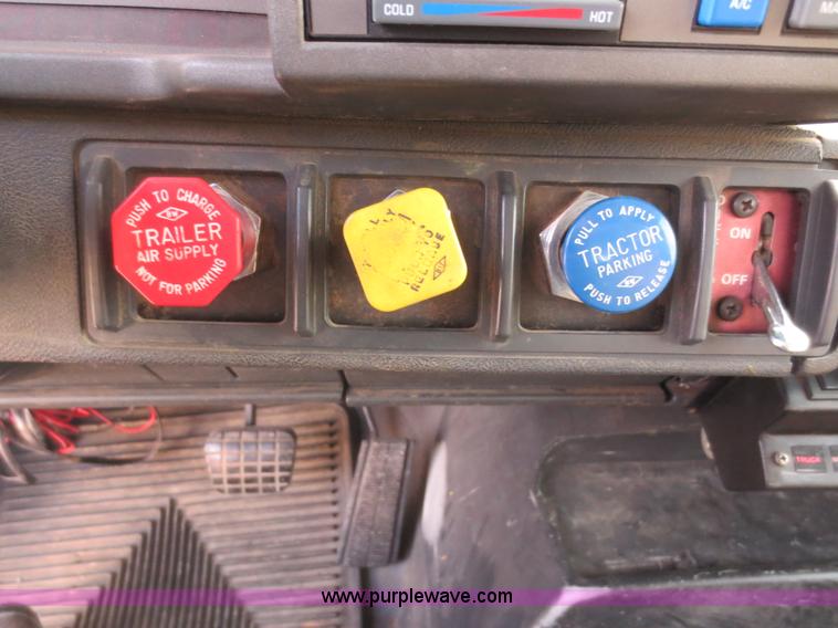 image for item F8172 1999 GMC C7500 service truck