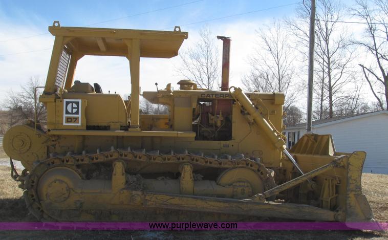 image for item G2220 1972 Caterpillar D7F dozer
