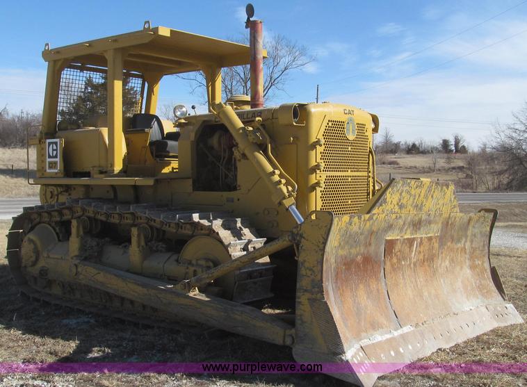 image for item G2220 1972 Caterpillar D7F dozer