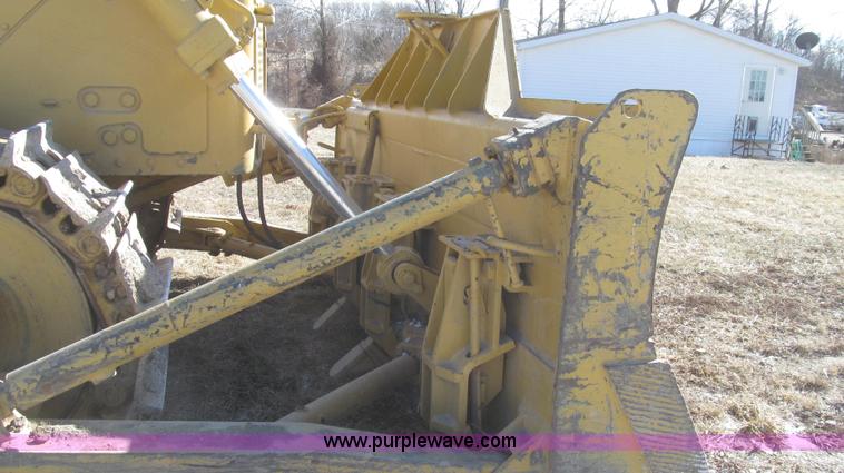 image for item G2220 1972 Caterpillar D7F dozer