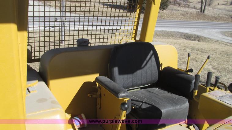 image for item G2220 1972 Caterpillar D7F dozer