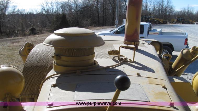 image for item G2220 1972 Caterpillar D7F dozer