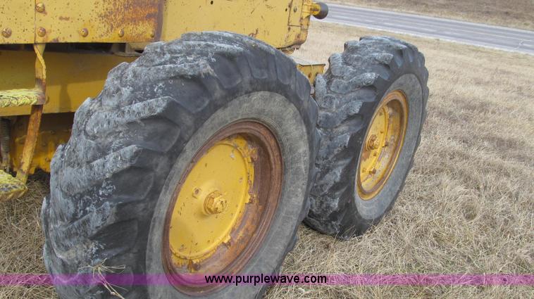 image for item G2222 1973 Caterpillar 112F motor grader