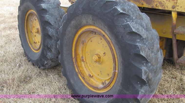 image for item G2222 1973 Caterpillar 112F motor grader