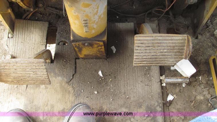 image for item G2222 1973 Caterpillar 112F motor grader