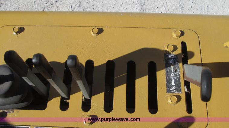 image for item G2240 1999 Vermeer V5750 trencher