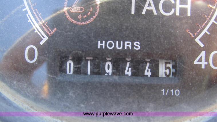 image for item G2240 1999 Vermeer V5750 trencher