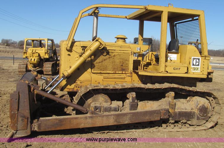 image for item G2241 1972 Caterpillar D7F dozer
