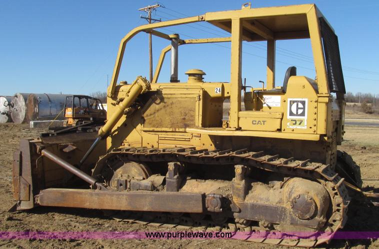 image for item G2241 1972 Caterpillar D7F dozer