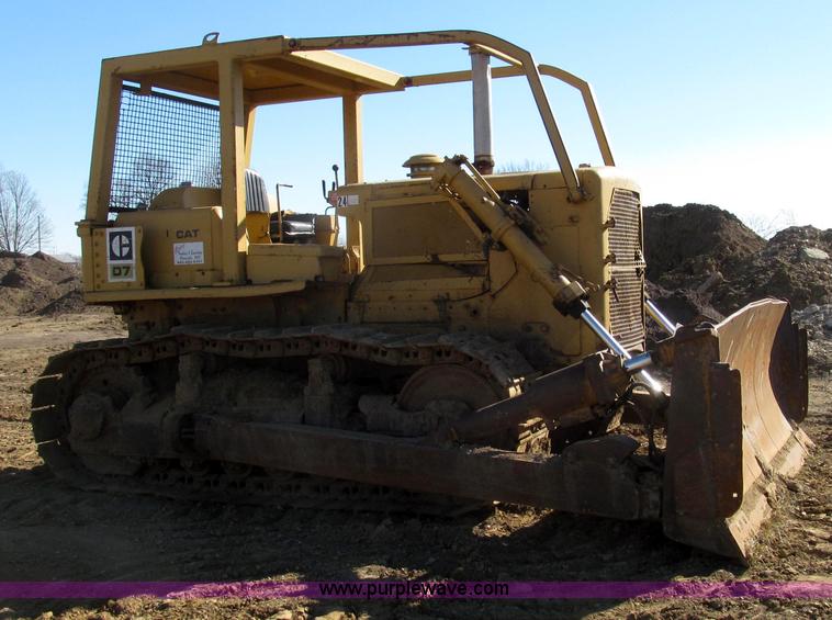 image for item G2241 1972 Caterpillar D7F dozer