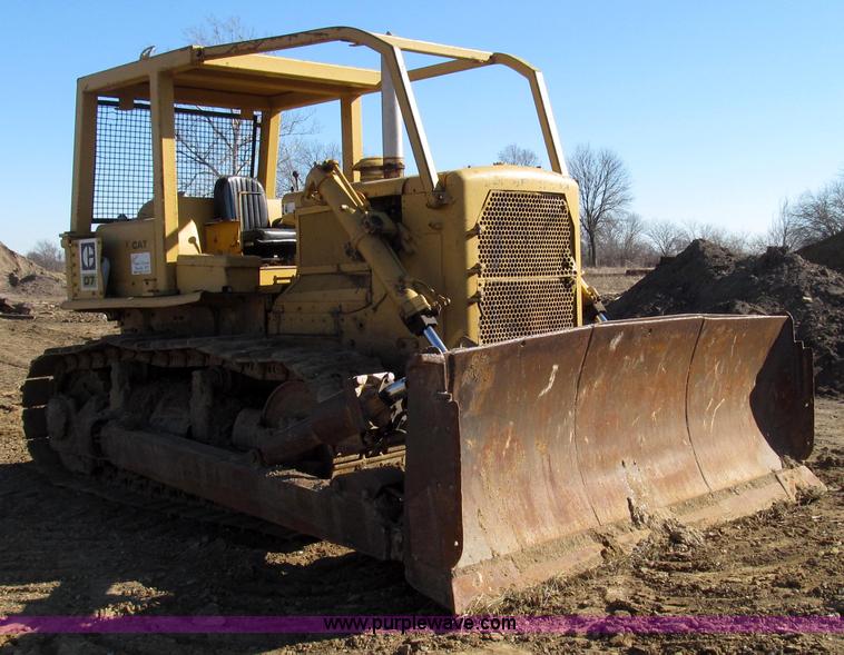 image for item G2241 1972 Caterpillar D7F dozer