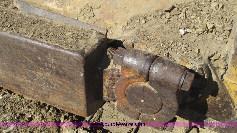 image for item G2241 1972 Caterpillar D7F dozer