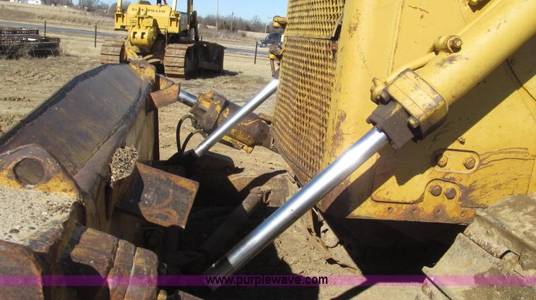 image for item G2241 1972 Caterpillar D7F dozer