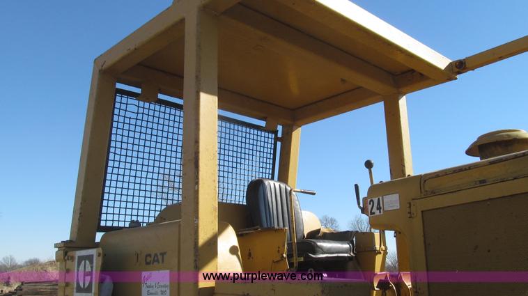 image for item G2241 1972 Caterpillar D7F dozer