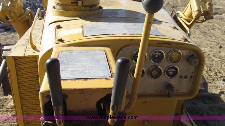 image for item G2241 1972 Caterpillar D7F dozer