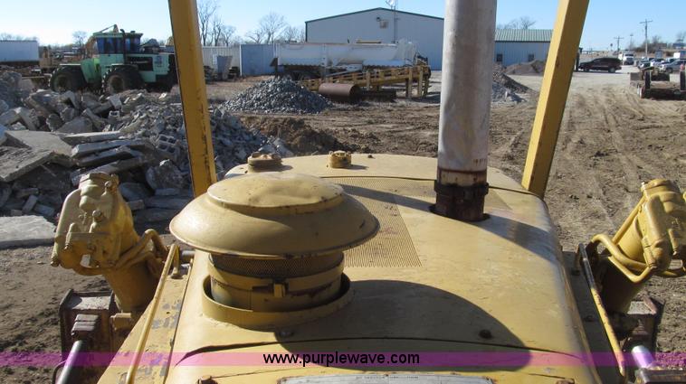 image for item G2241 1972 Caterpillar D7F dozer