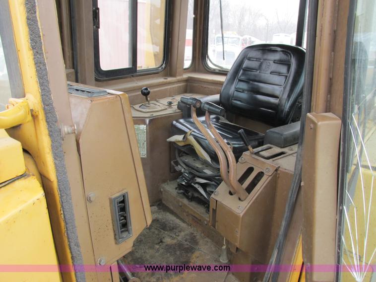 image for item G8894 Caterpillar D6H XR Series II dozer