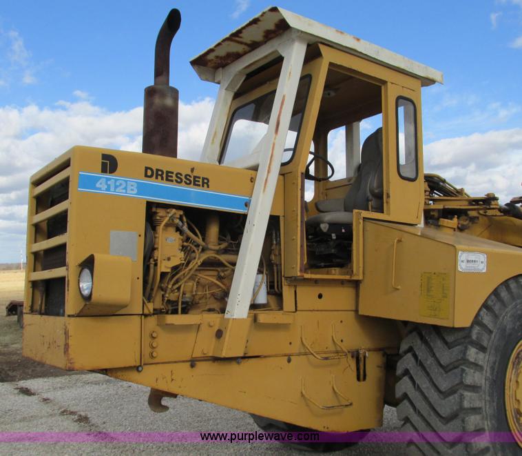 image for item G9369 International 412B elevating paddle scraper