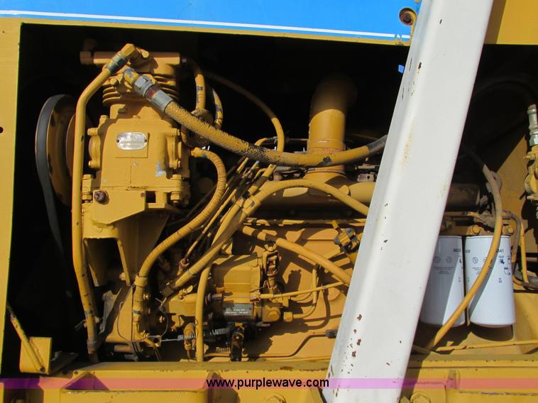 image for item G9369 International 412B elevating paddle scraper