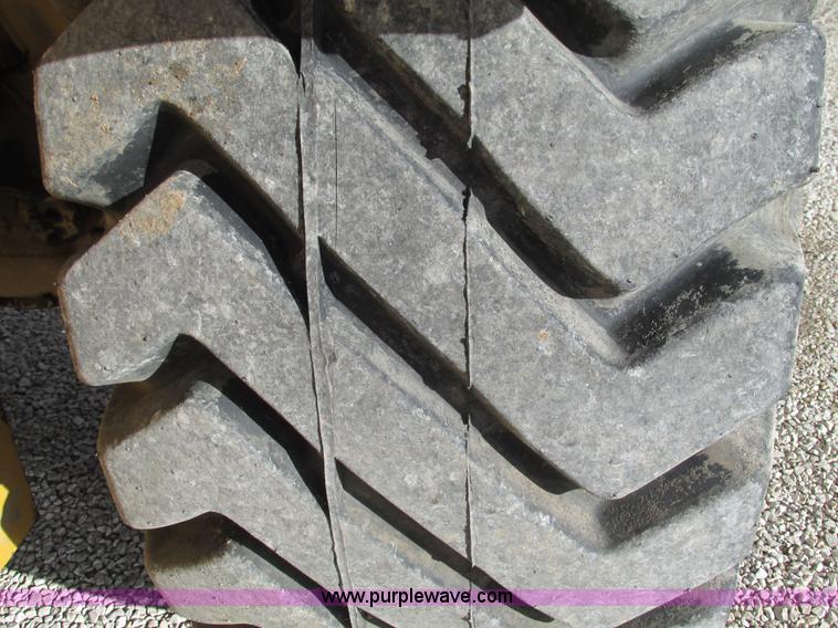 image for item G9369 International 412B elevating paddle scraper