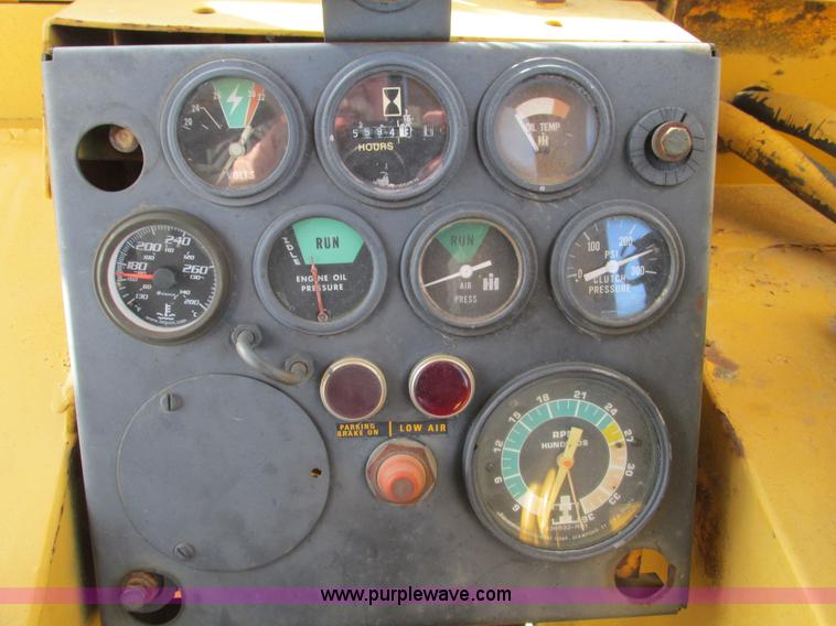 image for item G9369 International 412B elevating paddle scraper