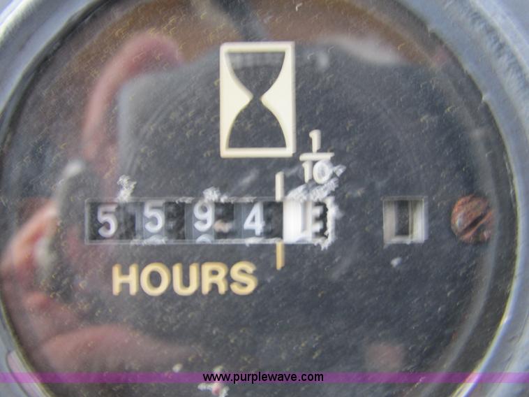 image for item G9369 International 412B elevating paddle scraper