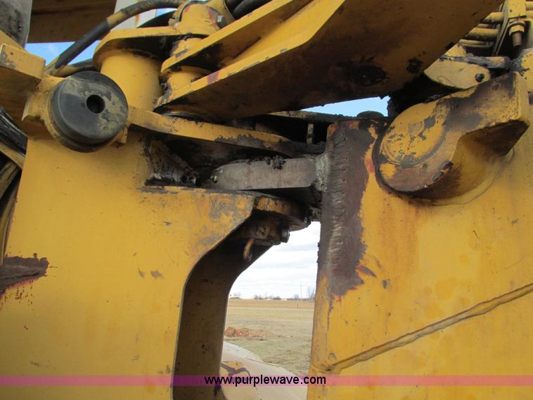 image for item G9369 International 412B elevating paddle scraper