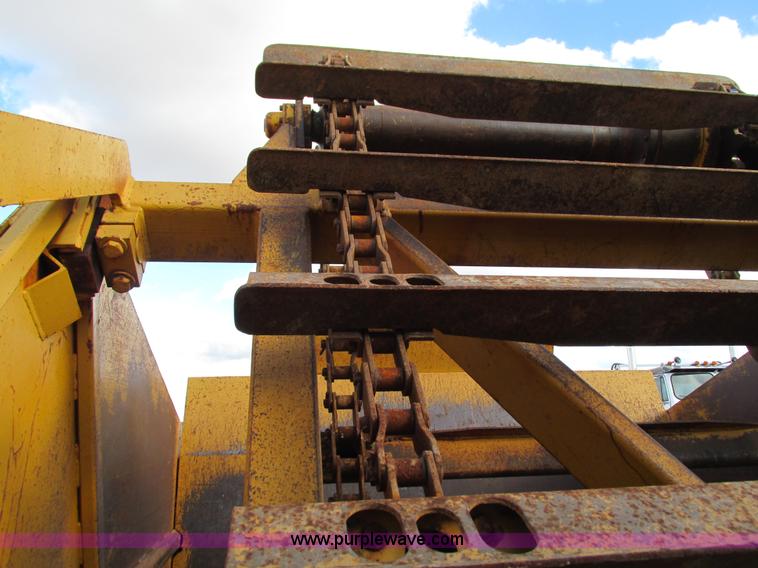 image for item G9369 International 412B elevating paddle scraper